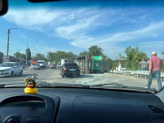 В Большом Логе автобус столкнулся с фурой и улетел в..