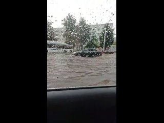 ☔Ливень затопил дороги и дворы в Уфе 
Сегодня вечером Уфу и окрестности начало "заливать" и столица местами..