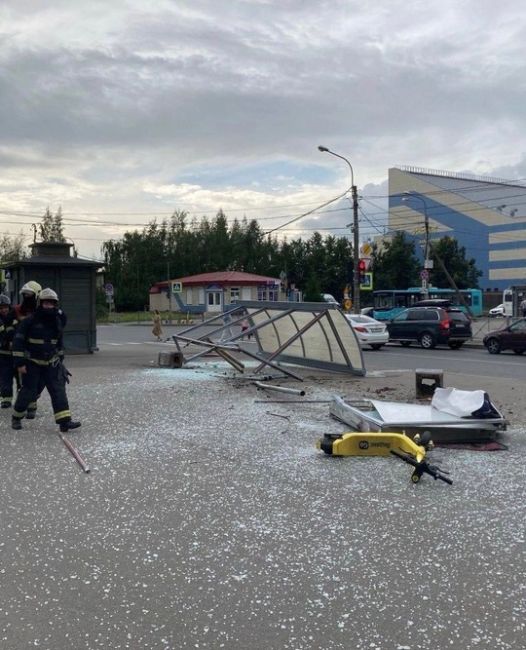 В Колпино водитель влетел в остановку общественного транспорта на Тверской  44-летний нарушитель..