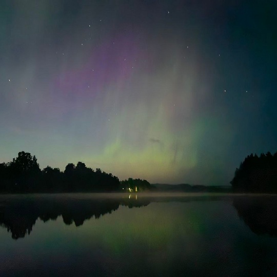 🌌 Северное сияние озарило небо..