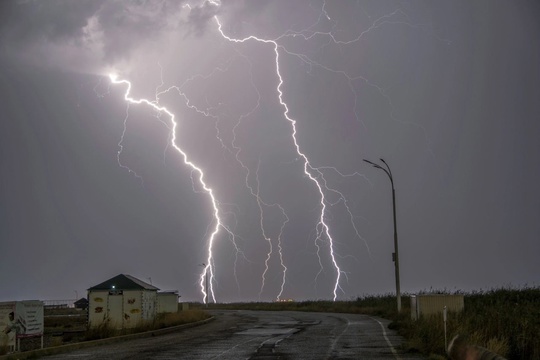 ⚡Молнии этой ночью над Новороссийском.  📸..