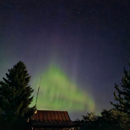 🌌 Северное сияние озарило небо..