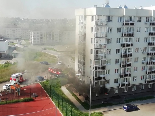 🗣вЧетверых детей спасли из горящей многоэтажки в Приокском районе. 
Полыхнула квартира на первом этаже в..