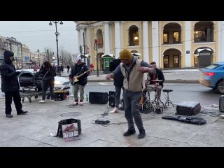 Звезда Невского проспекта — бездомный Майкл, который по вечерам своими танцами дарит улыбки гуляющим..