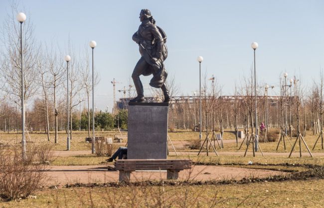 Помимо памятников известным историческим личностям, на улицах Петербурга есть монументы людям, имена..