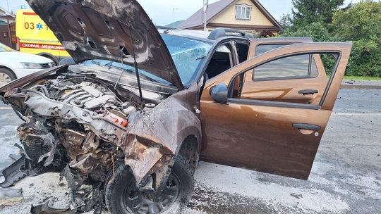 Жуткая авария сегодня утром произошла в Салмачах  Участниками стали два авто — Renault и Лада. Удар был такой,..