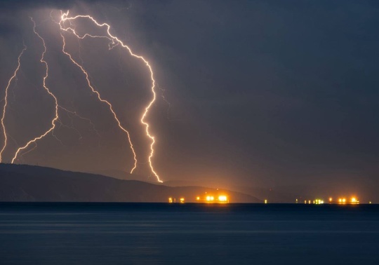 ⚡️ Гроза в небе над Новороссийском 
📸..