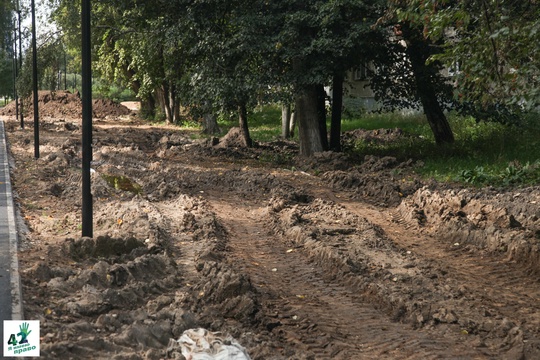 📝🌳🚜 
Благоустройство в сквере им. Рязанова на улице Шимборского идет по программе "Формирование..