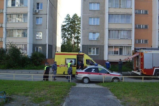 💪 В Снежинске полицейские героически спасли мужчину из горящей квартиры  Во время патрулирования..