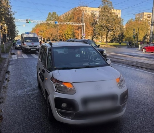 «Ситроен» сбил трёх детей и беременную женщину в Калининском районе 
ДТП произошло сегодня утром возле..