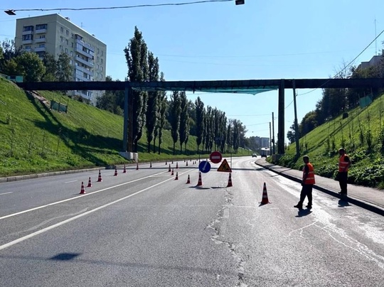 ❗️Внимание водители. На Похвалинском съезде временно сузили дорогу из-за ремонта пешеходного моста.  Для..