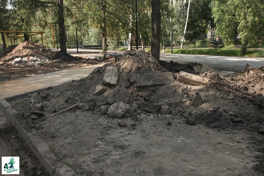 📝🌳🚜 
Благоустройство в сквере им. Рязанова на улице Шимборского идет по программе "Формирование..