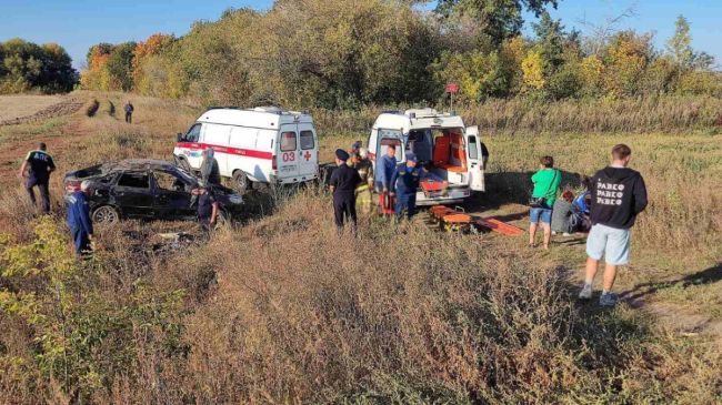 В ДТП с LADA Granta под Самарой пострадали два человека  Расскажем подробности происшествия  Авария произошла 14..