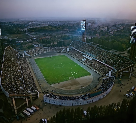 Матч на стадионе «Кубань»  На снимке - 1980 год. Первый сезон Кубани в Высшей лиге Чемпионата СССР.
Именно в..