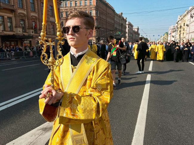 Невский проспект перекроют в разгар рабочего дня из-за религиозного шествия — Смольный предупредил..