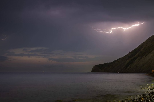 ⚡️ Гроза в небе над Новороссийском 
📸..