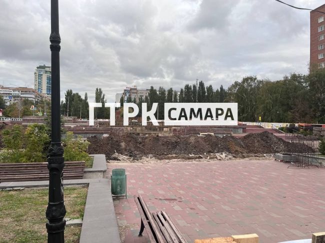 В Самаре закрыли доступ к фонтану на ул. Осипенко  Фоторепортаж с места работ  В Самаре перекрыли доступ к..