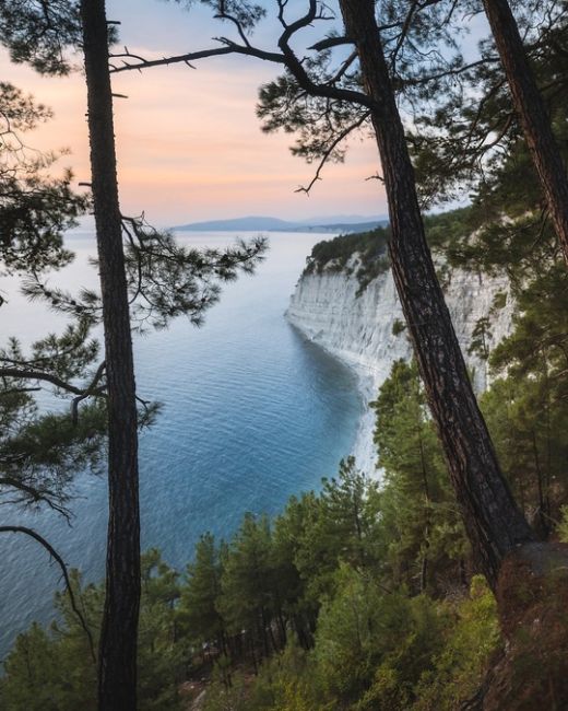 Один из красивейших закатов сентября  📍Голубая бездна  Фото..