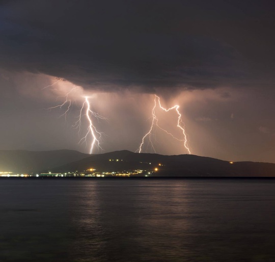 ⚡️ Гроза в небе над Новороссийском 
📸..