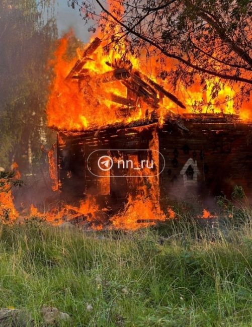 🗣️Как выглядит сейчас горящий дом на Сенной площади, показывает наш..