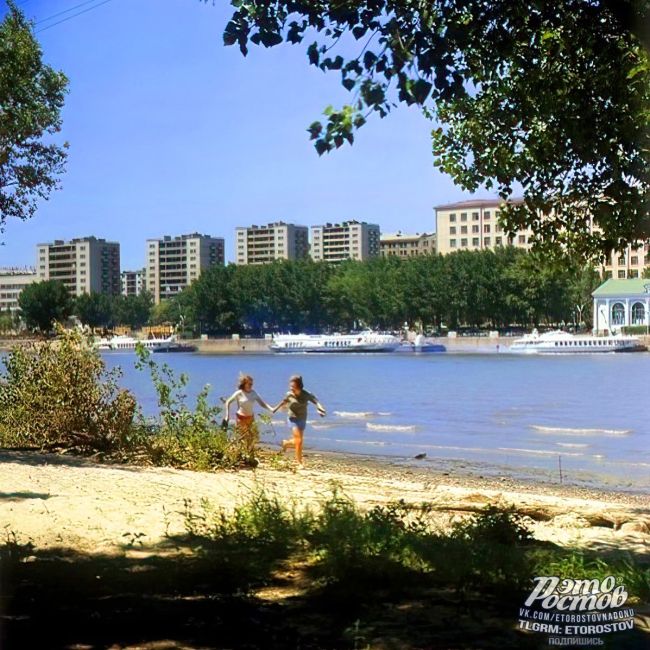 🌳Вид на Ростов с Левого берега в начале 1970-х 
Беззаботная юность..