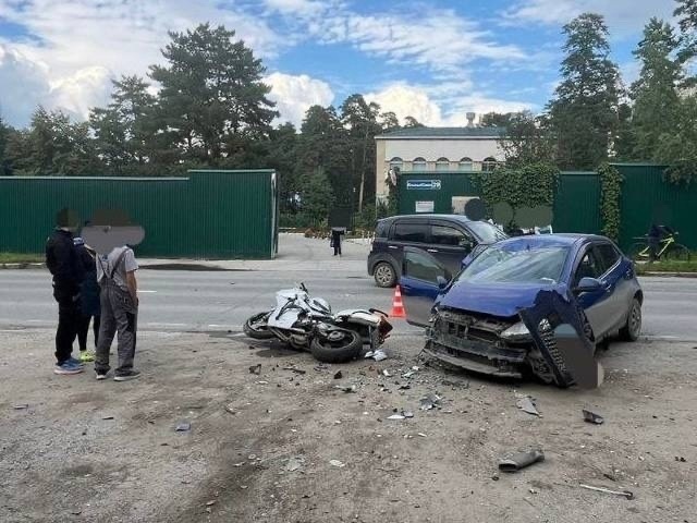 Под Новосибирском в ДТП разбился стоматолог на мотоцикле  В Бердске в аварии погиб врач-стоматолог Валерий..