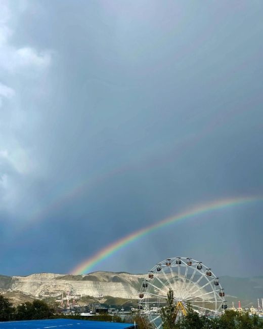 Двойная радуга в Новороссийске 🌈  Фото..