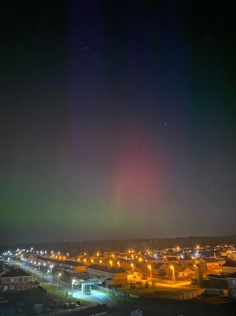 ✨ 😍Яркое северное сияние накрыло Россию — всё из-за магнитой бури,  Северная сказка в разных уголках..