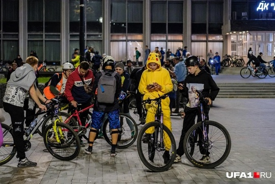 🚴‍♂ «Ночь тысячи велосипедистов» в Уфе 
😍Любители велосипедов проехались колонной от Машиностроителей..