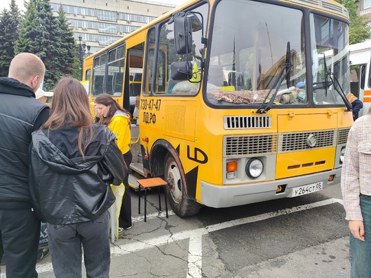 🔥 На улице Танкистов вспыхнул автобус  Полностью охваченный огнем ПАЗик пару часов назад тушили пожарные..