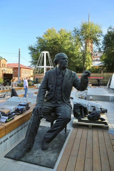 В Самаре 4 сентября установили «говорящий» памятник Алексею Толстому  Посмотрите фото скульптуры в новом..