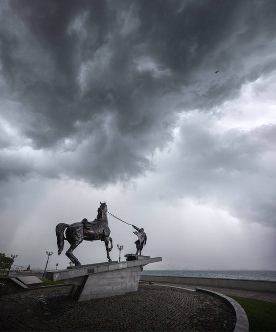 Гроза в Цемесской бухте Новороссийска.  Фото: Максим..