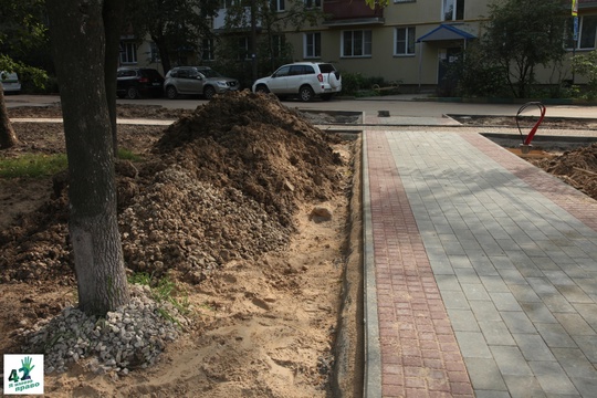 📝🌳🚜 
Благоустройство в сквере им. Рязанова на улице Шимборского идет по программе "Формирование..