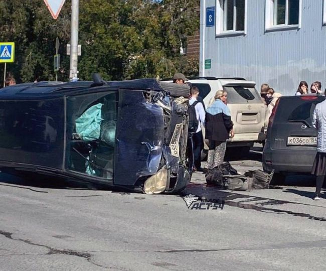 В Новосибирске водитель Honda сбил женщину, которая скончалась на месте  ДТП произошло на улице Столетова, дом..