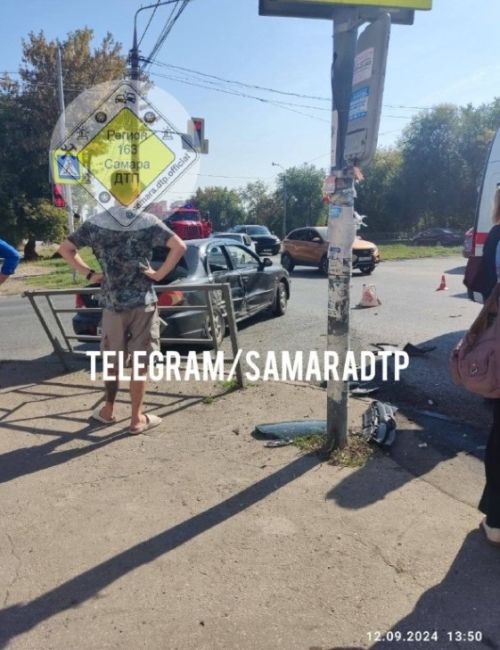 Серьёзное ДТП с пострадавшими произошло на ул.Ново-Вокзальной в Самаре  Столкнулись КИА Спектра и Лада..