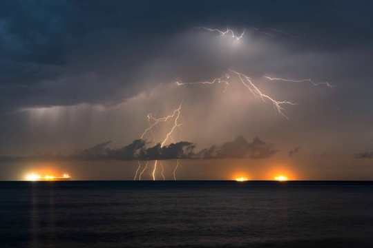 ⚡️ Гроза в небе над Новороссийском 
📸..