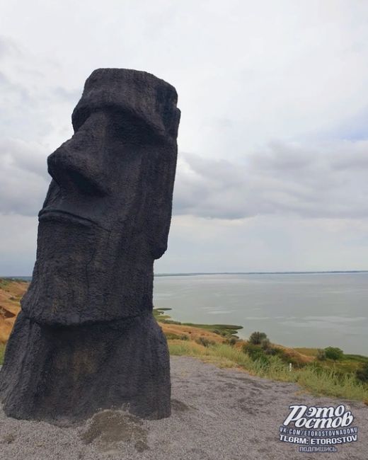 Моаи в Мержаново.
Берег Пасхи оказался ближе, чем мы думали..