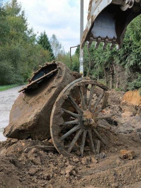 На даче в Ленобласти откопали уникальный экспонат периода Первой мировой войны  Это полевая походная кухня...