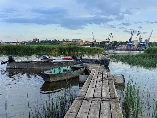 В Аксайском районе Ростовской области 27 сентября спасатели обнаружили тело 80-летнего мужчины в реке в..