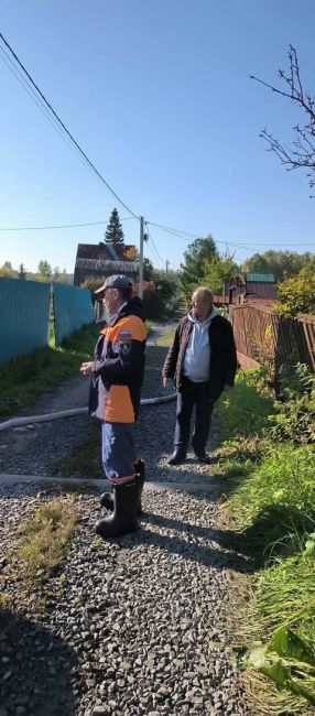 Спасатели МАСС в круглосуточном режиме откачивают воду с садовых участков СНТ «Метростроитель»..