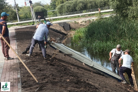 📝🌳🚜 
Благоустройство в сквере им. Рязанова на улице Шимборского идет по программе "Формирование..