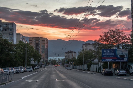 Такой сегодня был рассвет в Новороссийске 🌅  Фото..