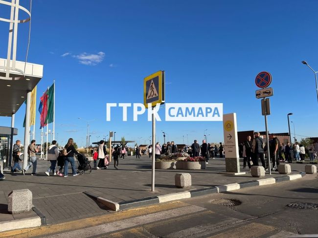 В Самаре эвакуировали посетителей ТРЦ "МЕГА"  Сработала пожарная тревога  В Самаре сработала пожарная..