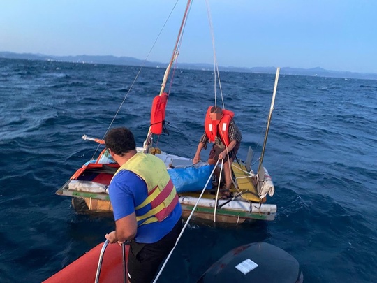 ⛵️ Мужчину унесло в море на самодельном плоту 
Турист из Краснодара, построил судно своими силами,..