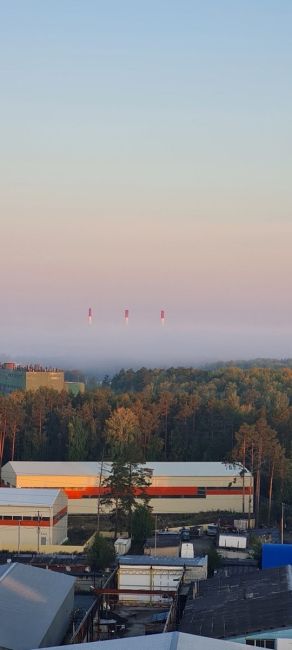 Сегодня утром Екатеринбург накрыл густой туман..