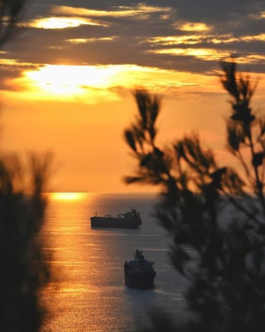 Закат над Черным морем 🚢  Фото..