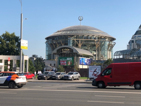 Будни вставшей с колен, вернувшей себе достоинство, обеспечившей свой суверенитет и прочее, что вещает..