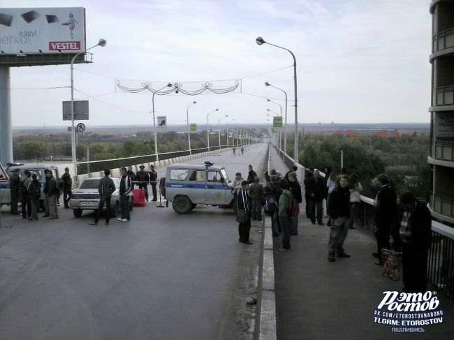 📸 Фото с историей: в октябре 2007 года на Ворошиловском мосту обнаружили трещину. Мост был закрыт для всех..