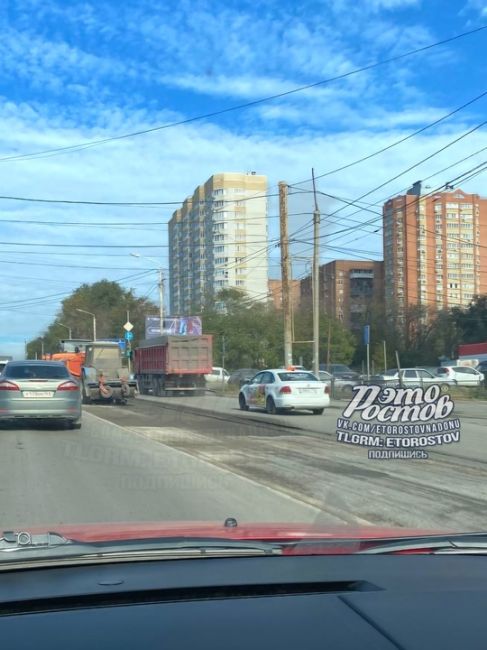 ⚠️ «Огромные пробки на Малиновского уже несколько дней. Зачем в час-пик делать ремонт такой нагруженной..