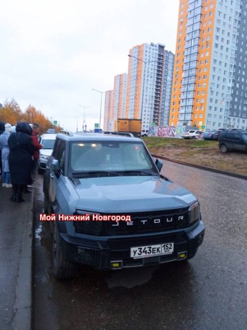 🗣В Анкудиновском парке настолько все плохо с парковкой, что водители полностью заставляют машинами..